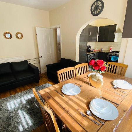 Entire 4 Bedroom House - Ev Point & Free Parking Liverpool Luaran gambar