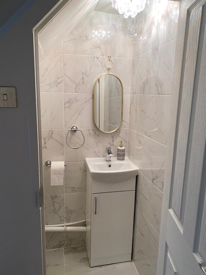 Entire 4 Bedroom House - Ev Point & Free Parking Liverpool Luaran gambar